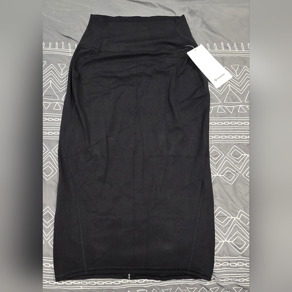 lululemon athletica Dresses & Skirts - Lululemon Nulu Slim Fit High Waisted Midi Skirt Size 6